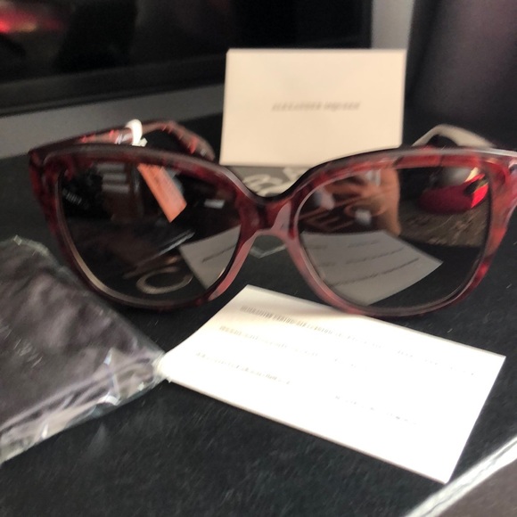 Alexander McQueen - Picture 2 of 8